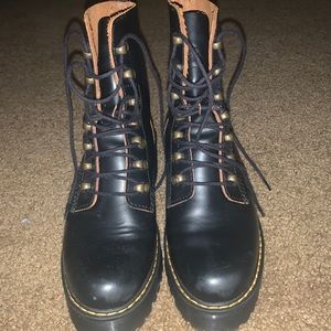 Doc Martens Leona boot